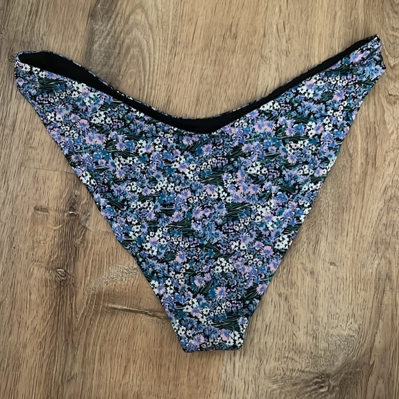 Beach Riot Floral Bikini Size large - Picture 6 of 6
